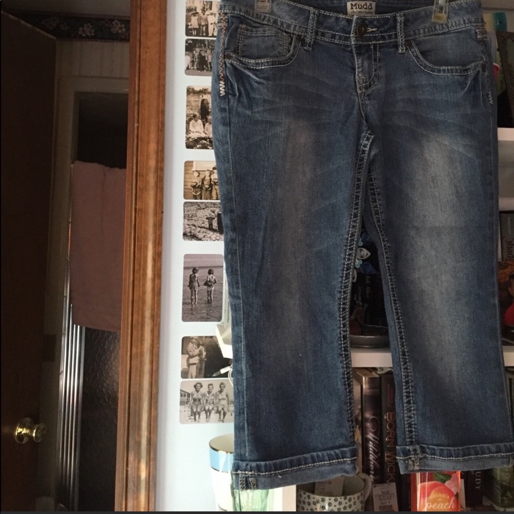 Mudd Capri Pants